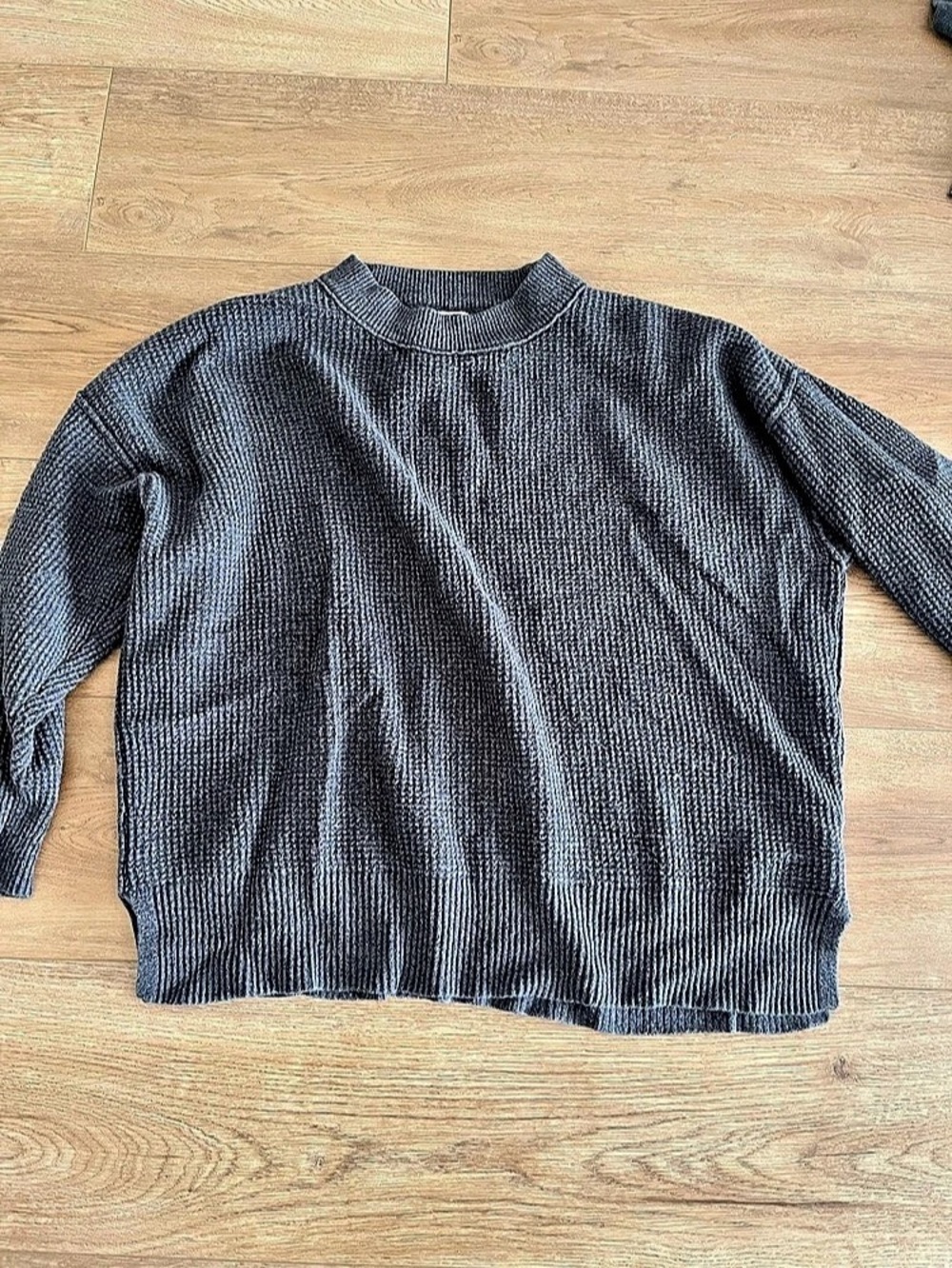 Women's Gray Crew Neck Sweater Like New